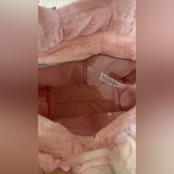 Lululemon Quilted Grid Tote Bag 5L Plush Fleece Strawberry Milkshake - Picture 10 of 10